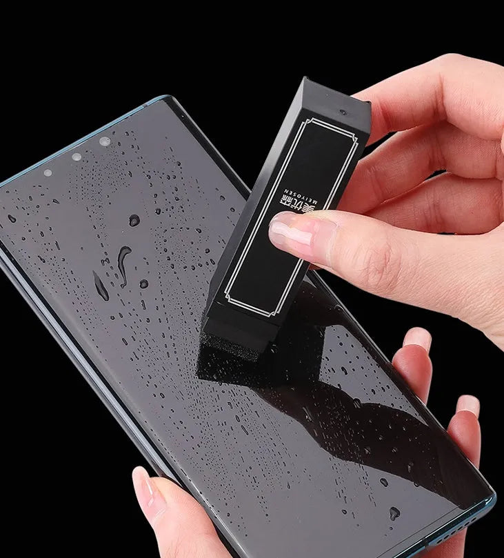 Black pack of disposable screen cleaning wipes for mobile phones, showing 40 sheets.