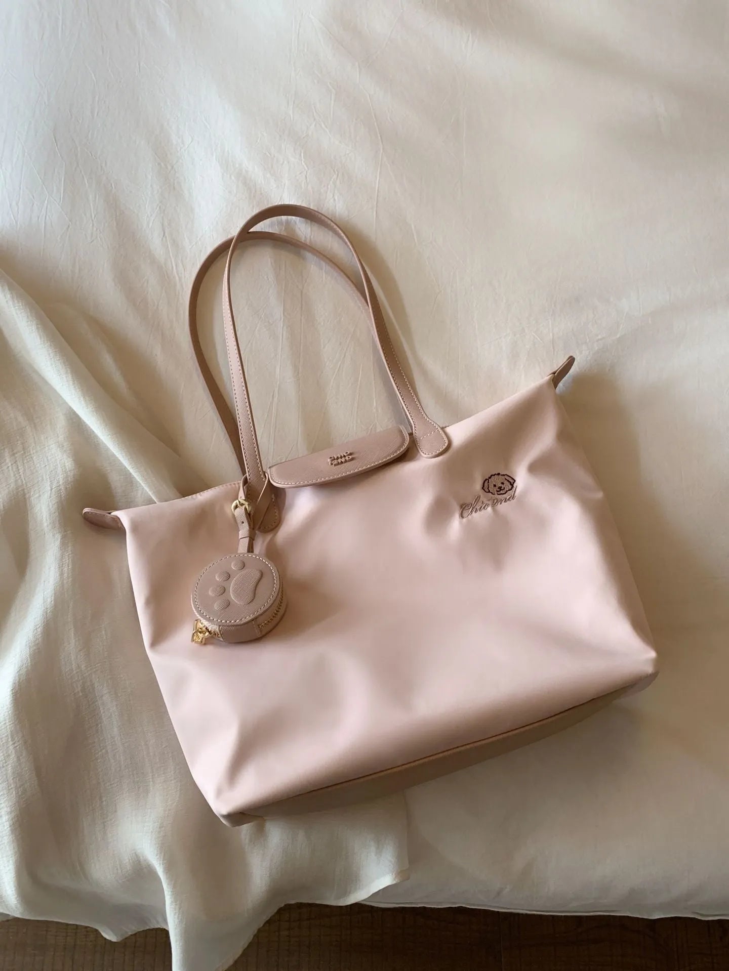 Oxford cloth tote shoulder bag in beige with sandwich pocket and internal phone storage