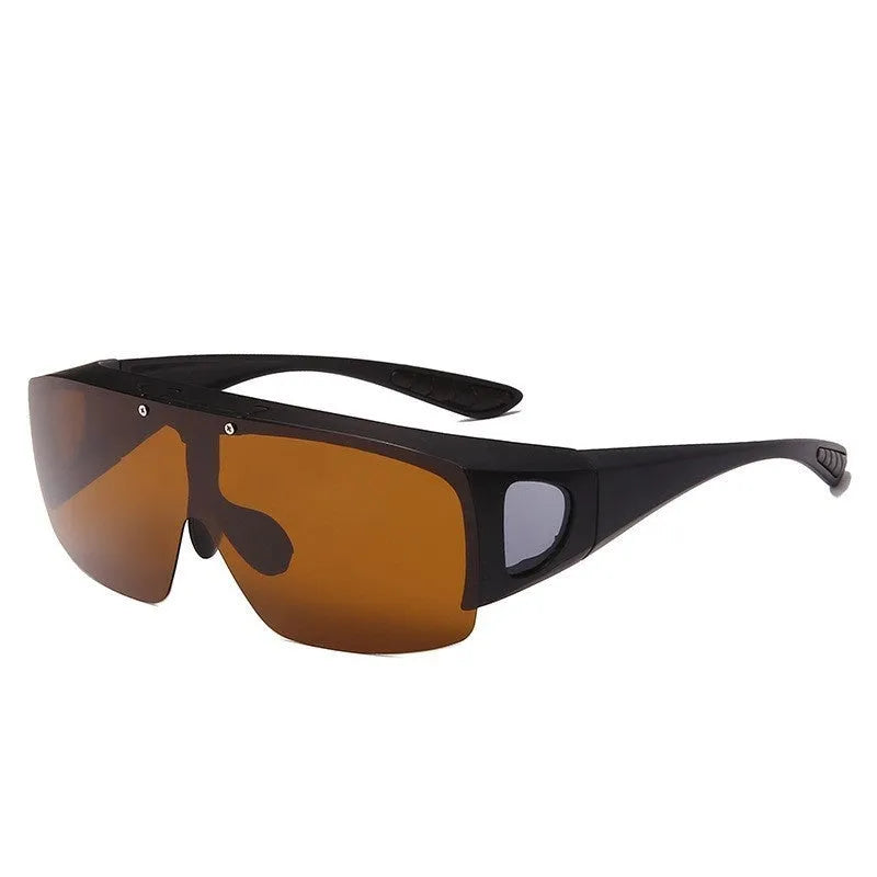 Polarised myopia sunglasses with a one-piece frame for outdoor sports like cycling and mountain climbing.
