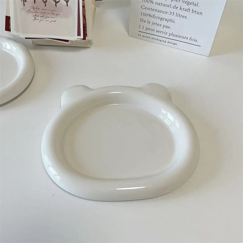 White porcelain plate with bear or round doodle design in 15cm or 20cm size, ins style.