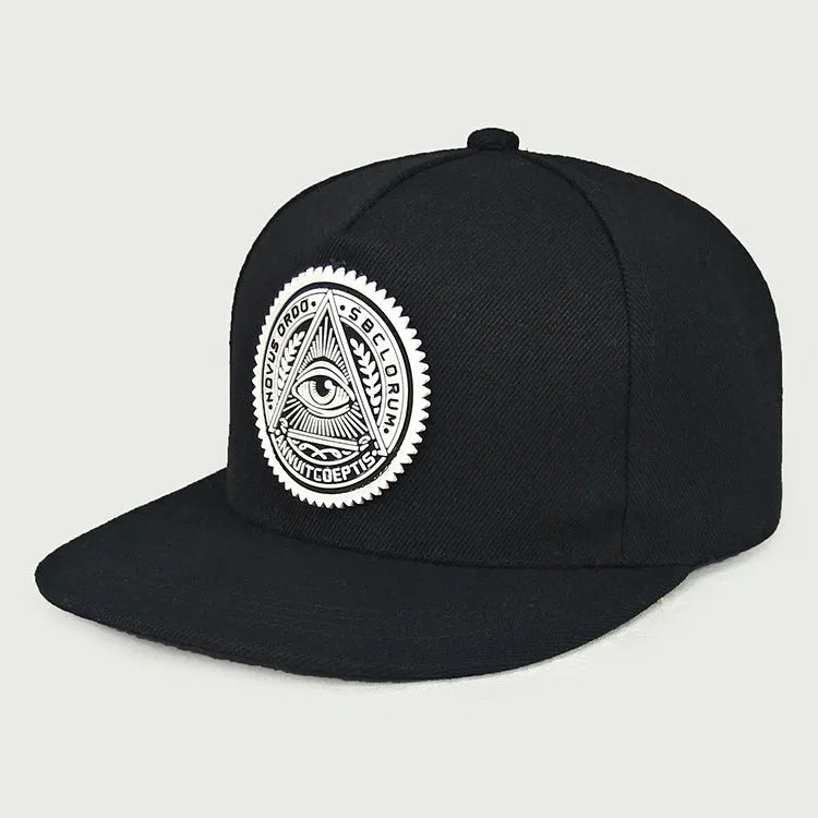 Adjustable cotton twill baseball cap in black with big flat eaves and monochrome letter detail