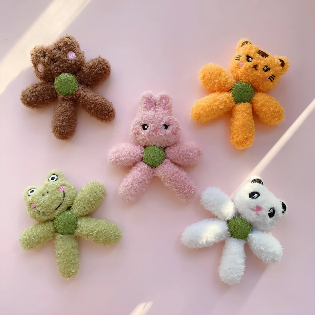Edible catnip ball chewing toy for cats in animal designs, 12.5cm tall with cat grass filling