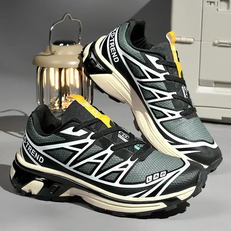 Leisure hiking shoes in khaki colour with round toe and front lace-up design