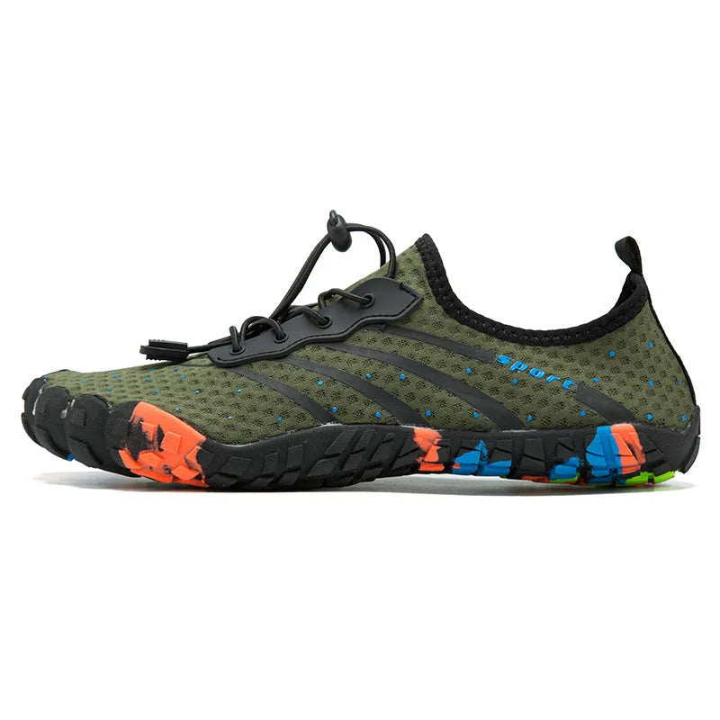 Low-top mesh wading shoes in army green colour with natural rubber soles for outdoor water activities