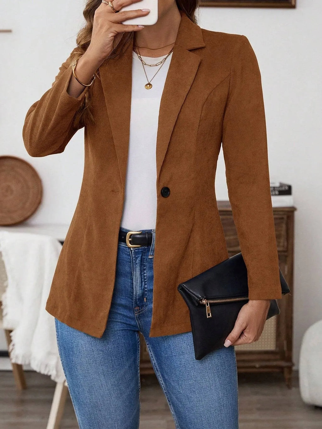Brown single-breasted lapel leisure coat with long sleeves and four-button front closure