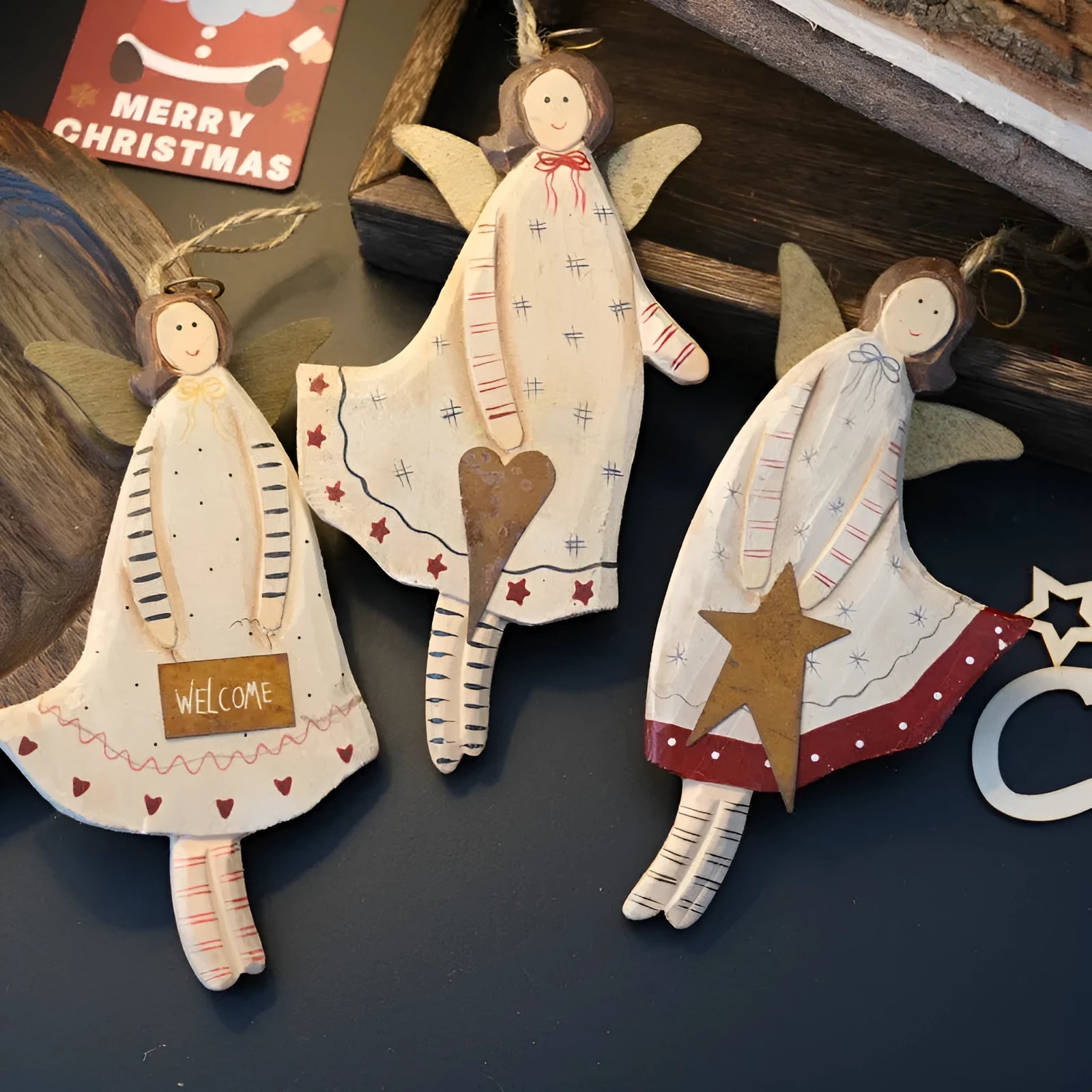 Hand-made carved and painted wooden door pendant with American country style design.