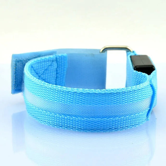 LED arm band with 7 colour options and 3 blink modes on black nylon strap