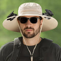 Men's solar-powered fan hat in beige colour with integrated fan for outdoor fishing.
