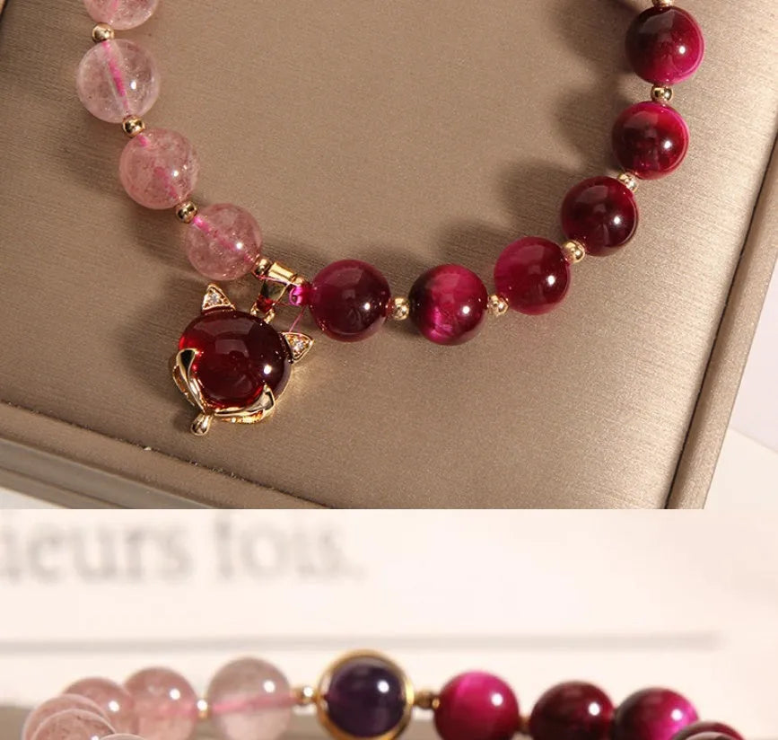 Natural strawberry crystal women's bracelet with elastic closure on wrist