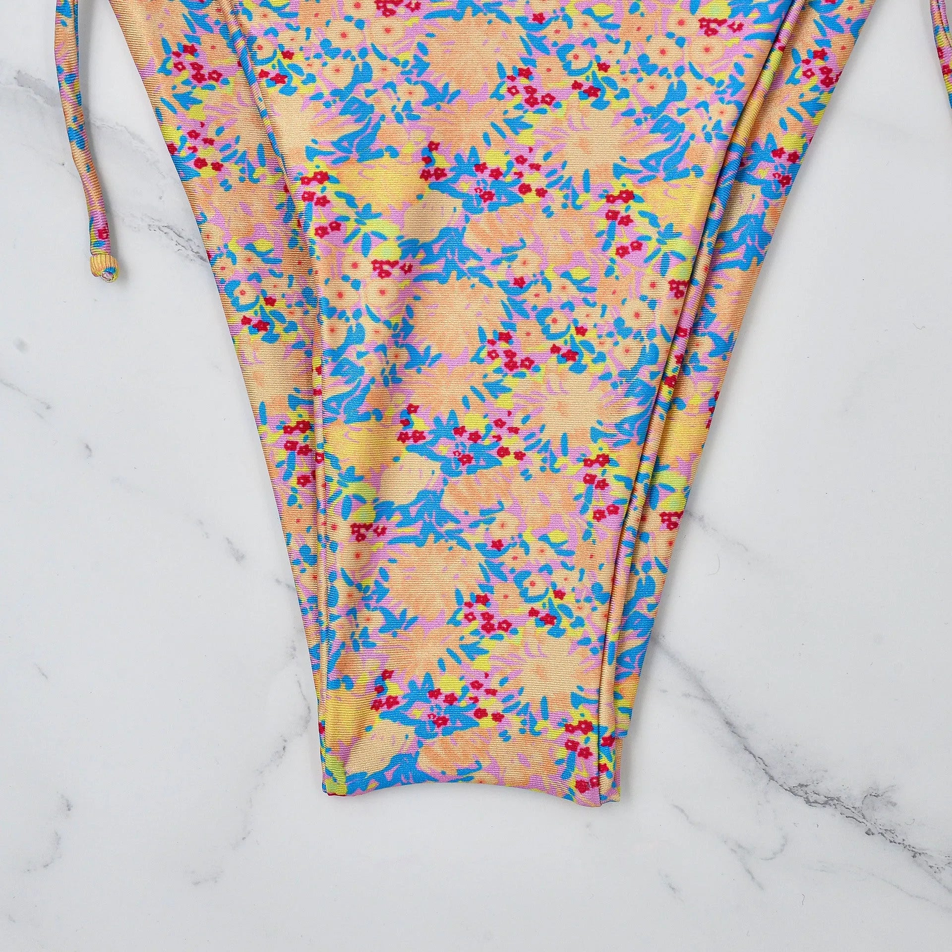 Lace-up bikini swimsuit set in picture colour with backless design and European fit