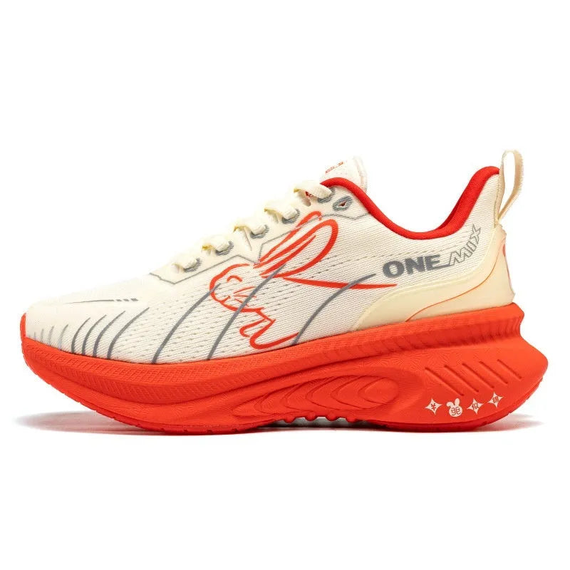 Low-top running sneakers with shock absorption, in a selection of colours on a rubber sole.