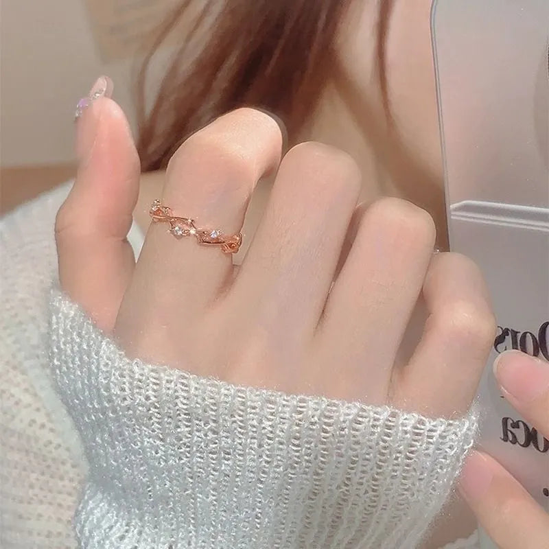 Inlaid zirconium thorns light luxury ring on index finger, rose gold copper, adjustable opening