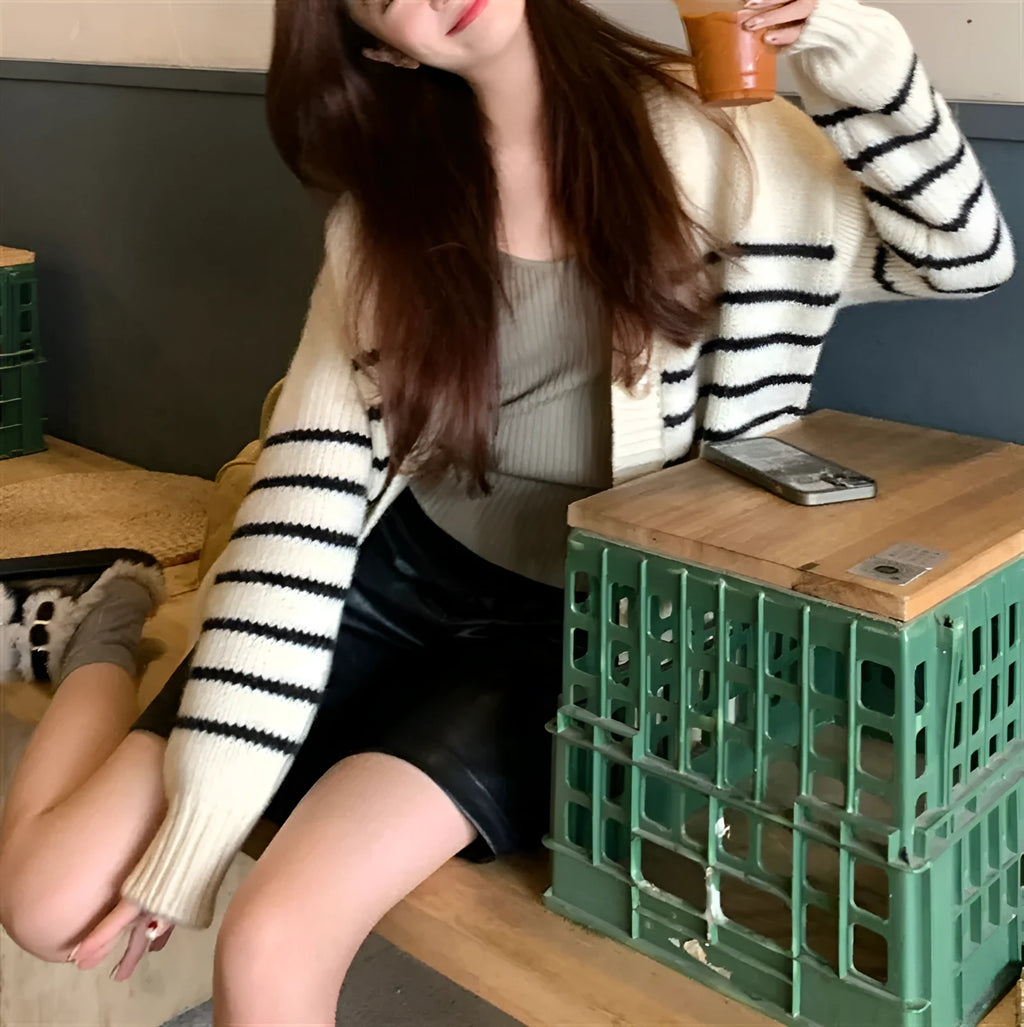 Women's collar button cardigan with 3D pattern in autumn style