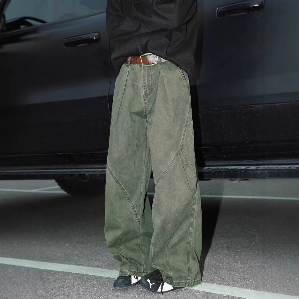 Men's pleated straight leg trousers in striped pattern with elastic waistband and loose fit