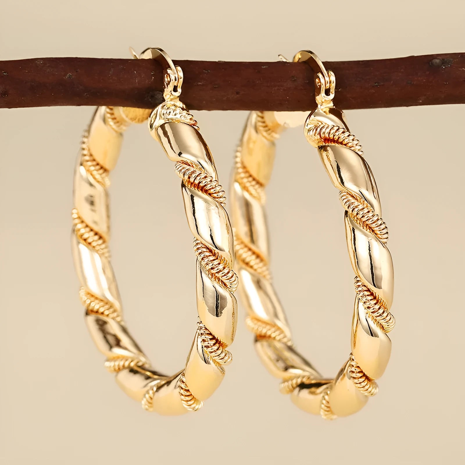 Geometric copper women's earrings with ring and line elements in golden colour