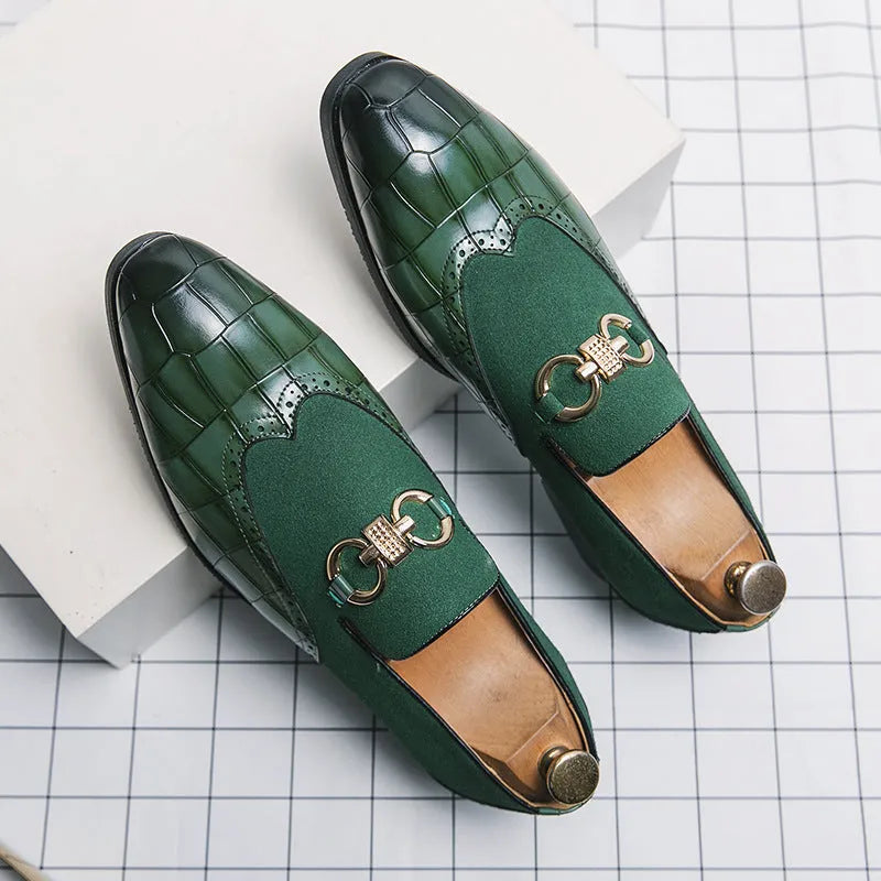 Men's black Korean style casual shoes with pointed toe and sewing line detailing on artificial PU upper