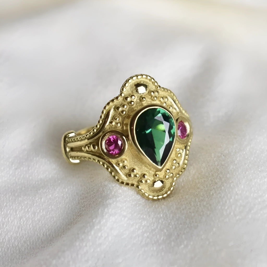 Golden lvzuan geometric women's alloy ring on a white background, shown in a UK size 10.