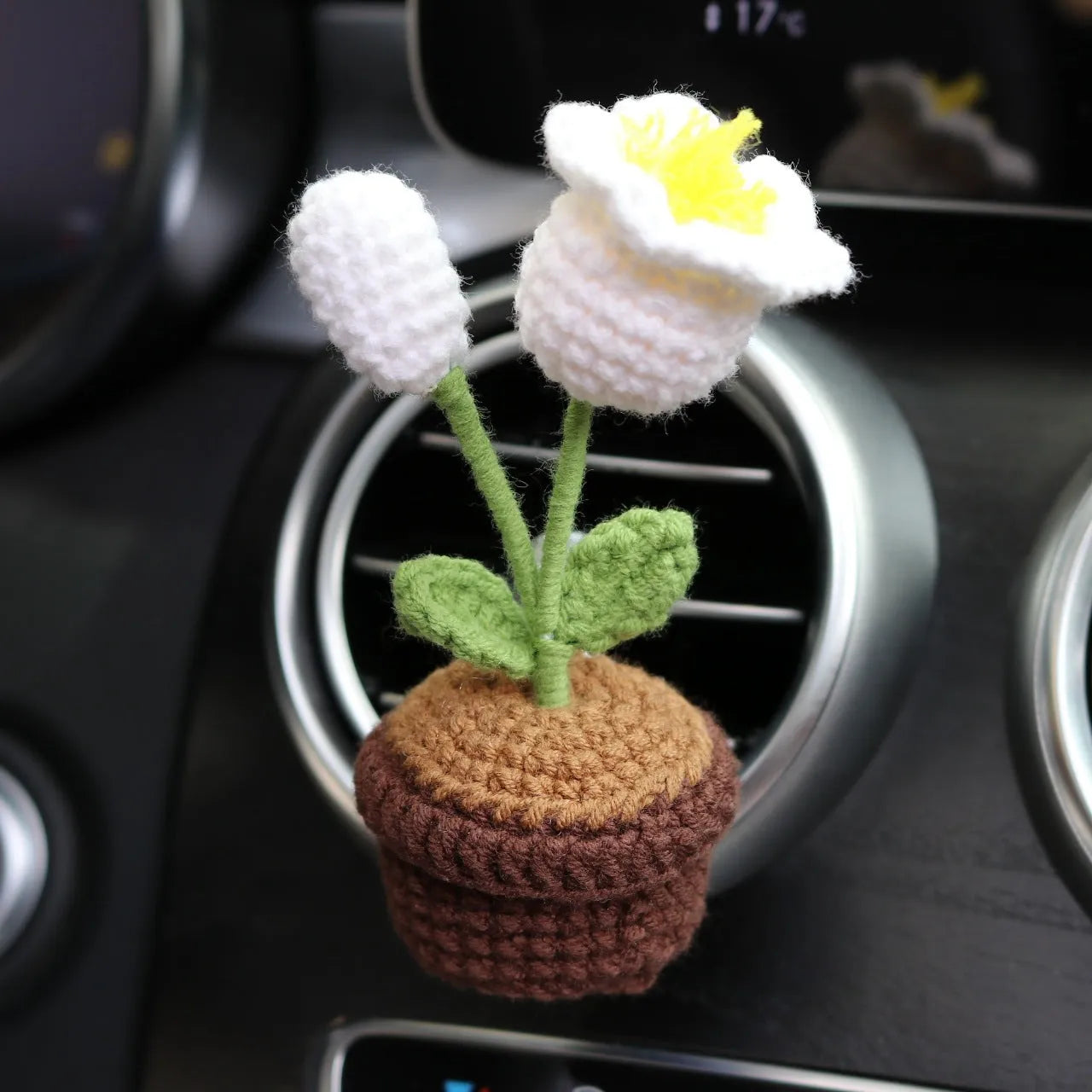 Car air vent clip-on aromatherapy diffuser with wool potted plant design measuring 4 by 8 centimetres