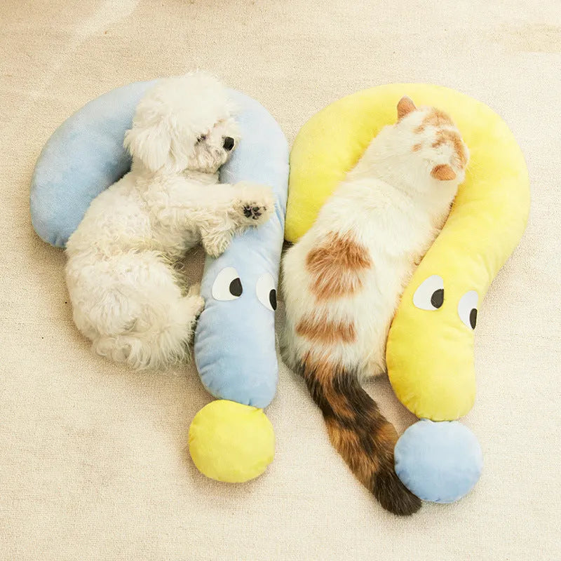 Blue pet sleeping pad measuring 62x39cm for cats and dogs