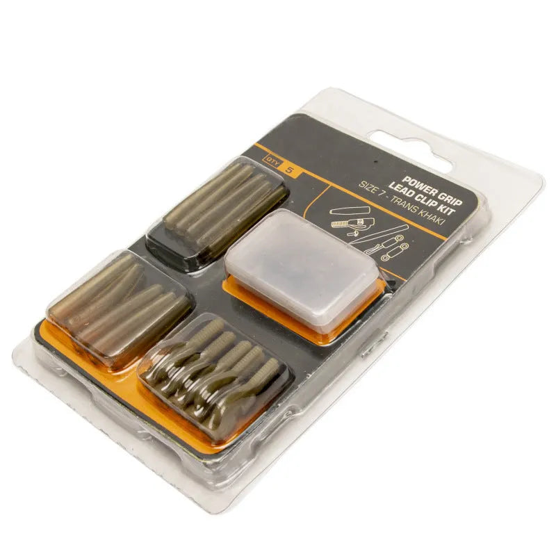 30-piece European carp fishing accessory set mounted on card with anti-winding pipes and threaded hoses