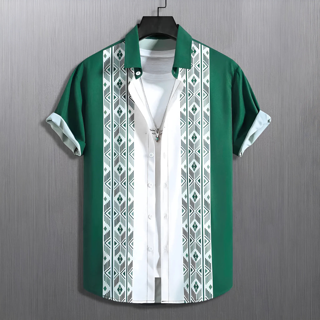 Men's loose fit plaid short sleeve shirt with lapel in contrast colours, available in multiple sizes.