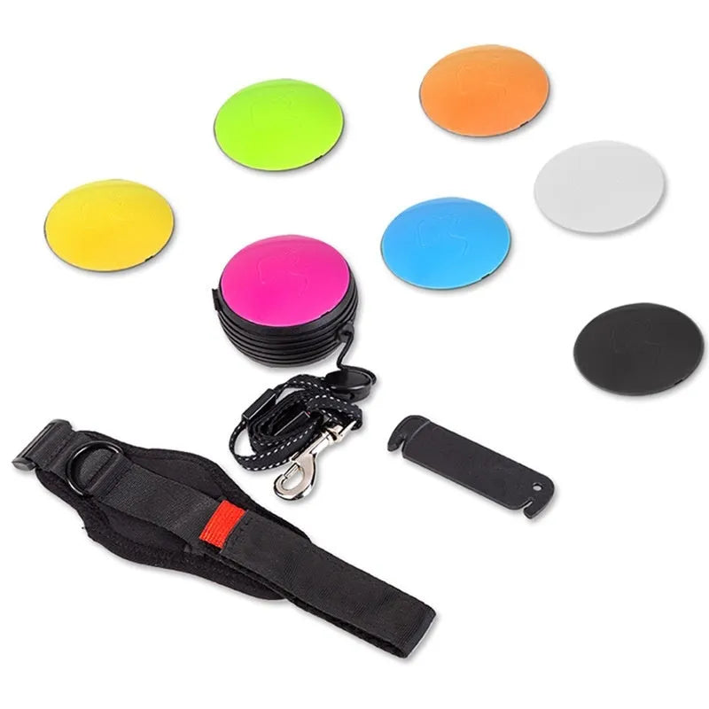 Retractable dog leash extended to 3 metres with automatic brake system in vibrant orange colour