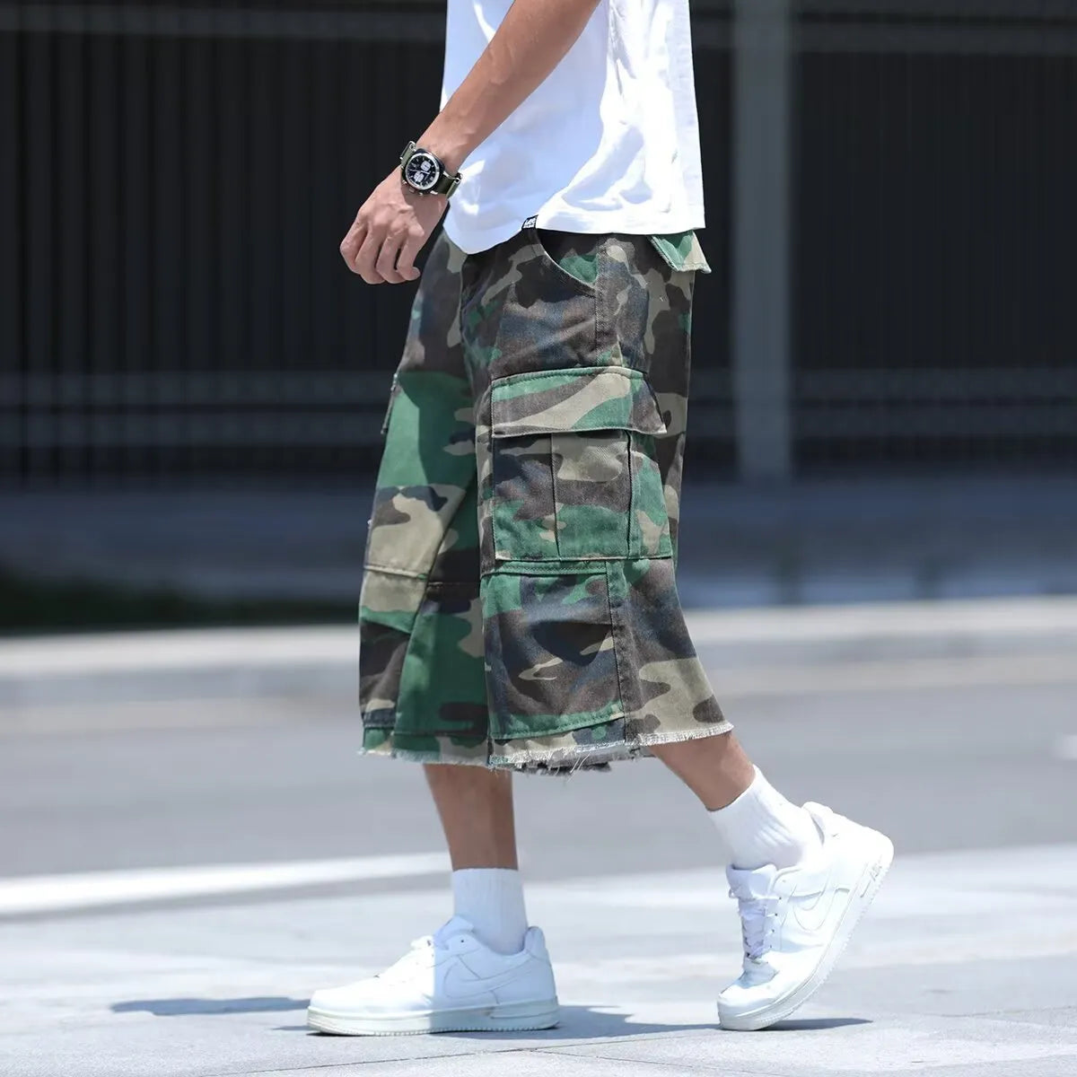American retro camouflage workwear shorts in loose fit with cropped length