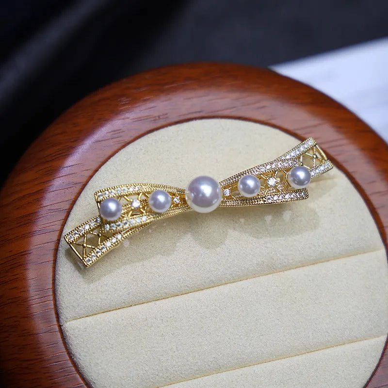 Chanel-style bow multi-pearl brooch for women, copper material, micro-setting, available in silver or gold