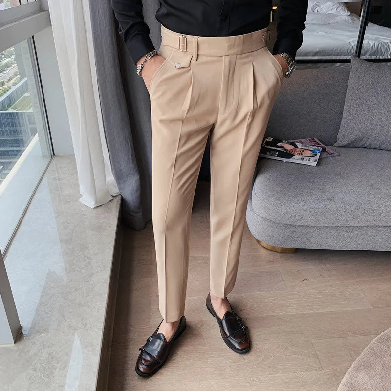 Straight-leg casual trousers in khaki colour on a neutral background, showing the classic fit.