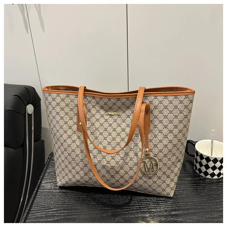 Western-style street trend shoulder bag in PU leather, shown in black with contrasting stitching.