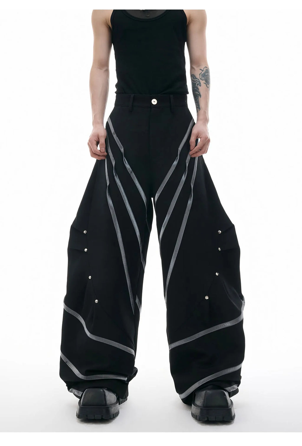 Men's trousers with metal striped rivets and pleated front in polyester fabric