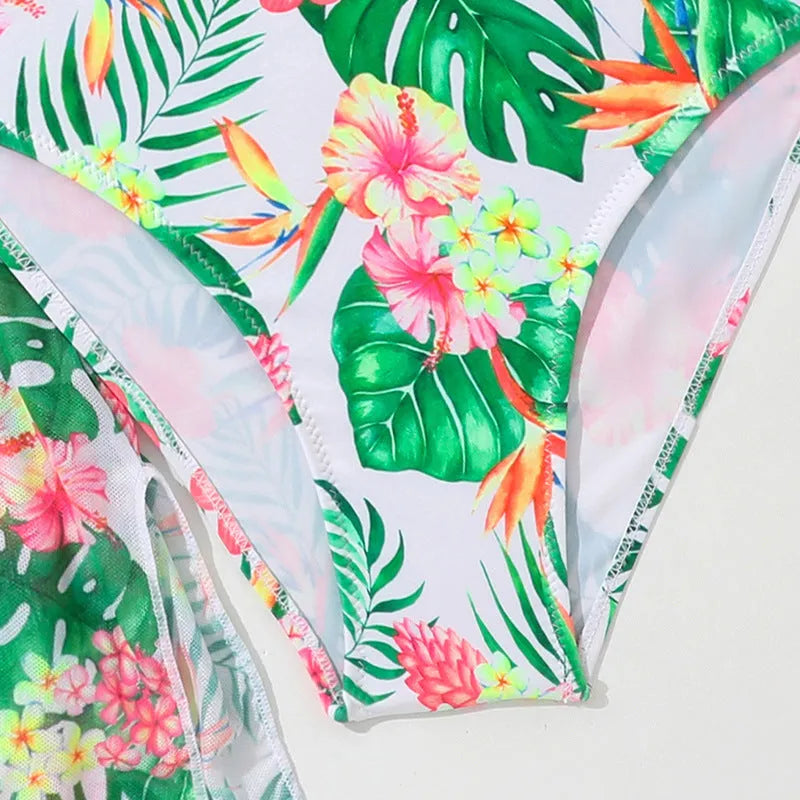 Girls' two-piece swimsuit with Korean floral patterns and briefs design in polyester fabric