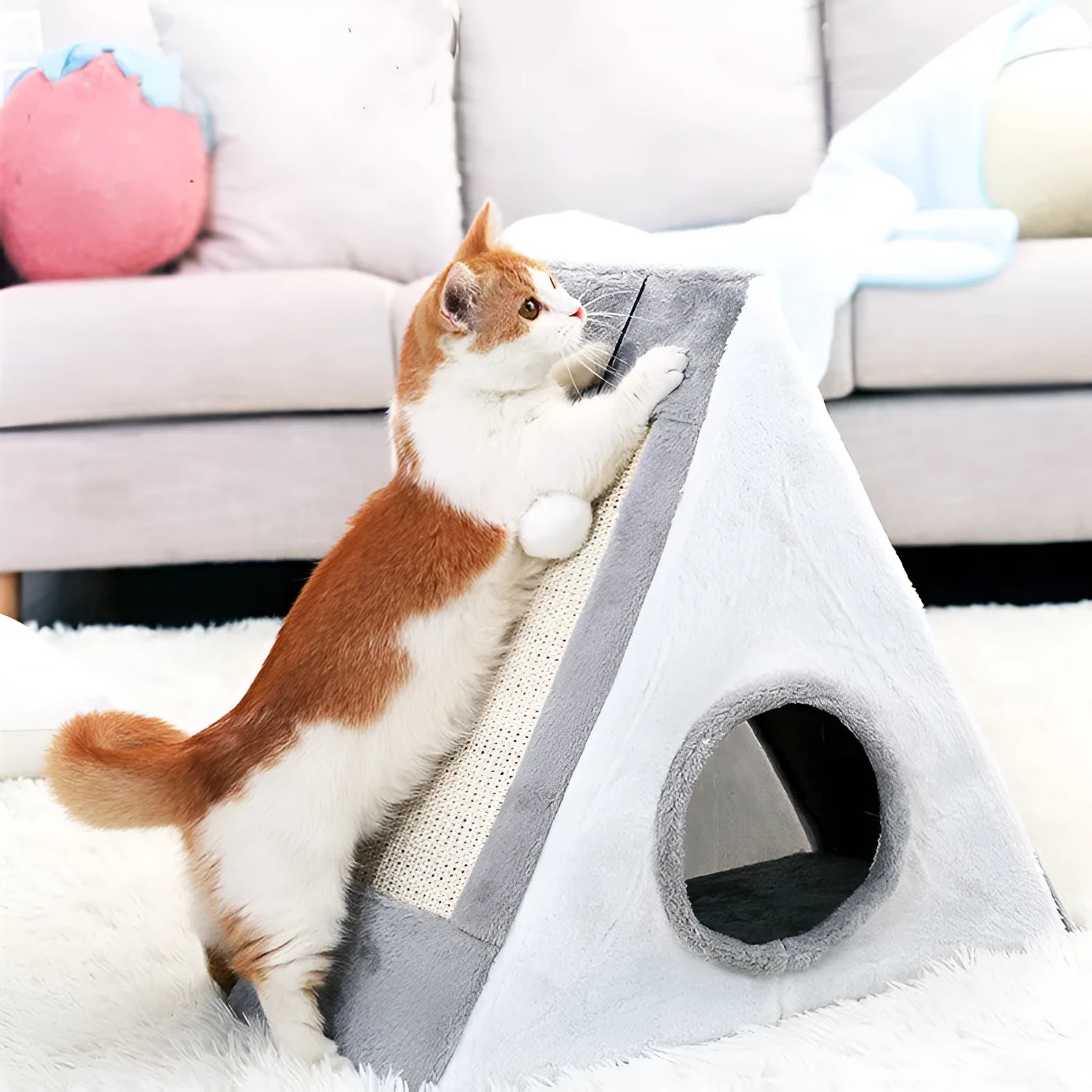 Triangular cat bed with integrated sisal scratching posts in grey and white colour
