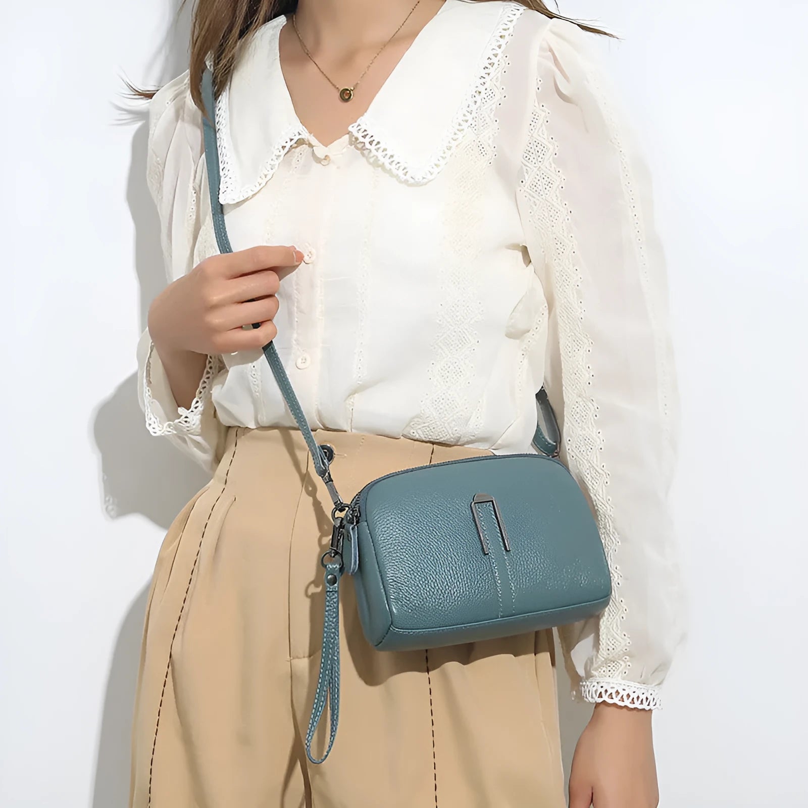 Genuine leather women's shoulder bag in horizontal square shape with urban simplicity design