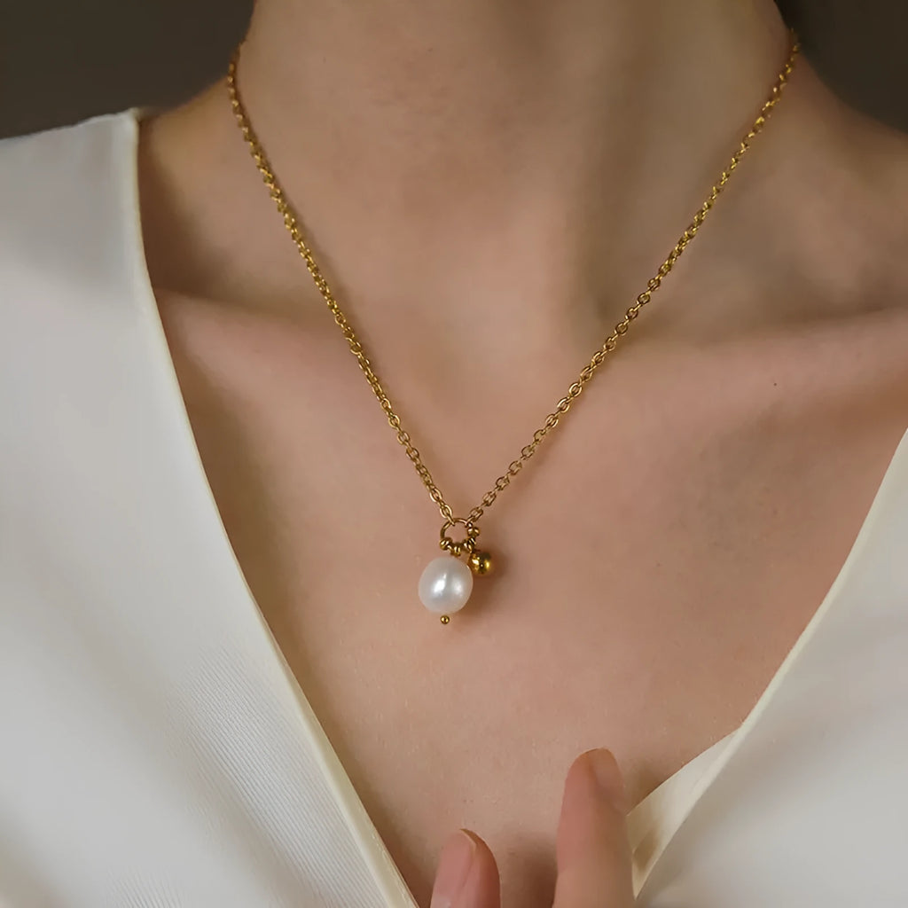 Pearl pendant necklace with non-fade textured Natural White finish, European and American style