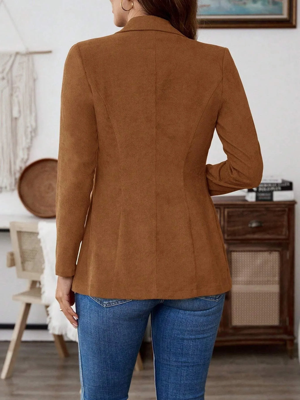 Brown single-breasted lapel leisure coat with long sleeves and four-button front closure
