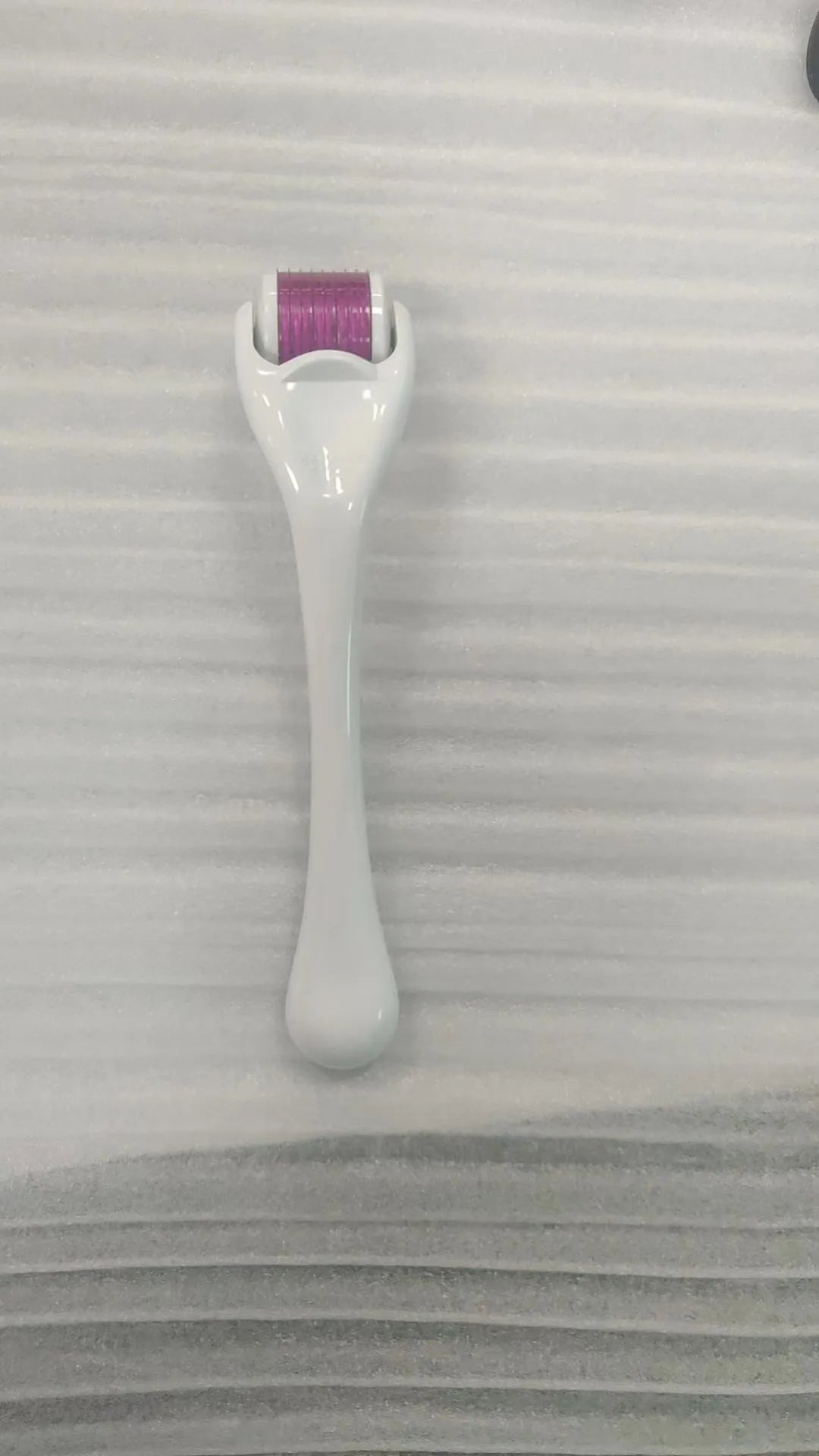 Professional mechanical micro needle derma roller showing colour variations and needle specifications