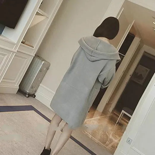 Plus size women's thin coat in loose fit with lace detailing and long sleeves