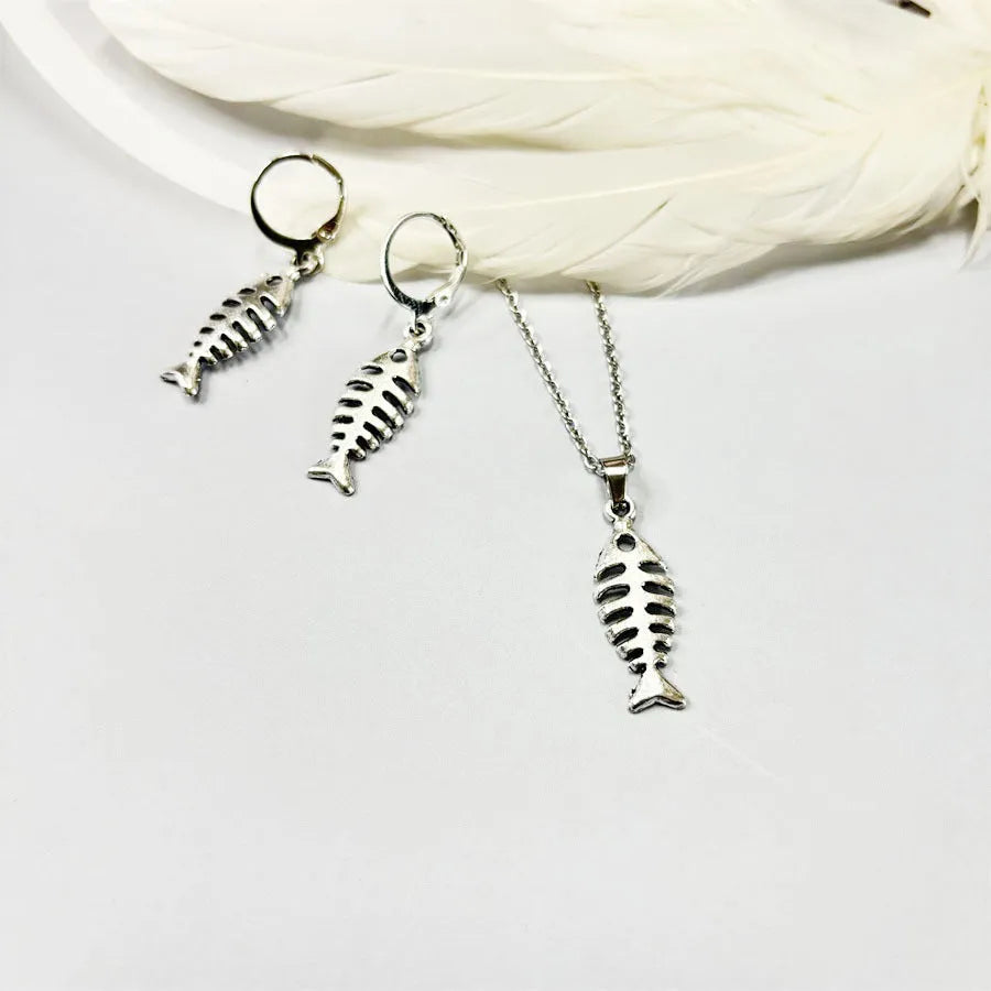 Retro fishbone motif pendant necklace with matching earrings set on O-shaped chain