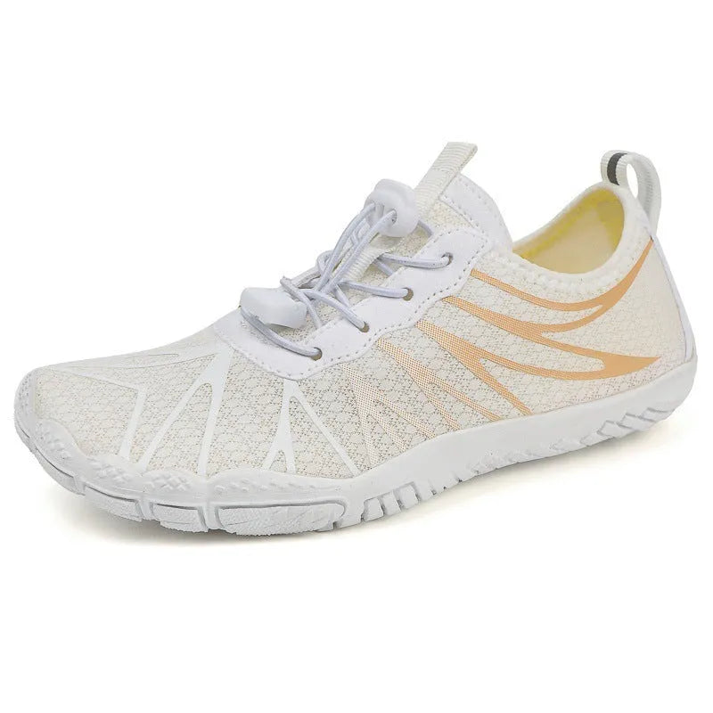 Men's and women's low-top breathable sports running shoes with a rubber sole in various colours