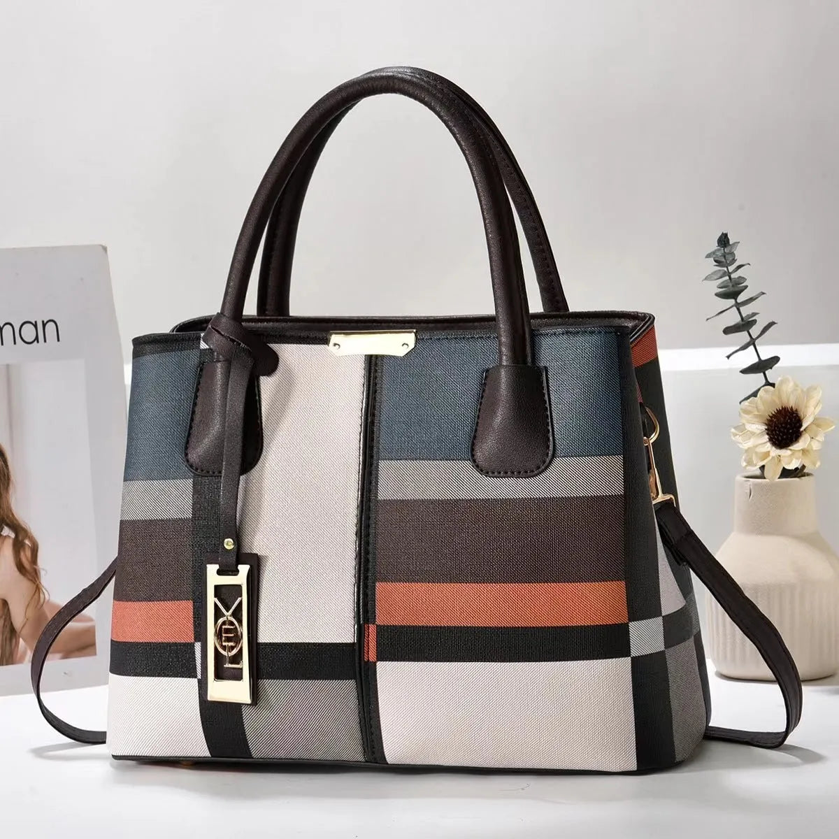 Soft PU large capacity fashion shoulder bag with leather strap in horizontal square shape