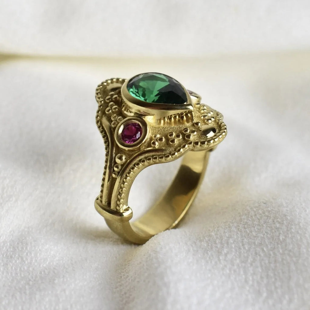 Golden lvzuan geometric women's alloy ring on a white background, shown in a UK size 10.