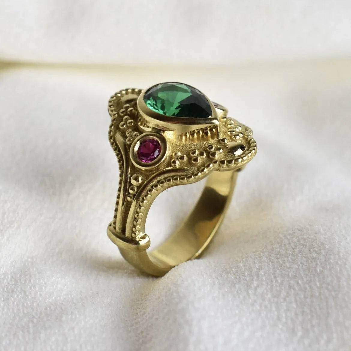 Golden lvzuan geometric women's alloy ring on a white background, shown in a UK size 10.