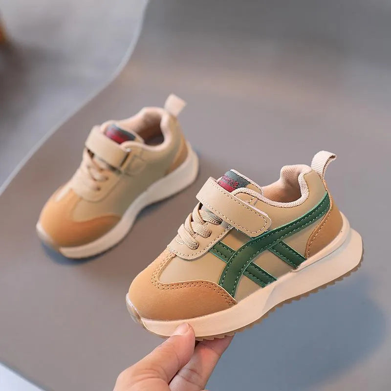 Children's white synthetic leather sneakers with Velcro strap and rubber sole