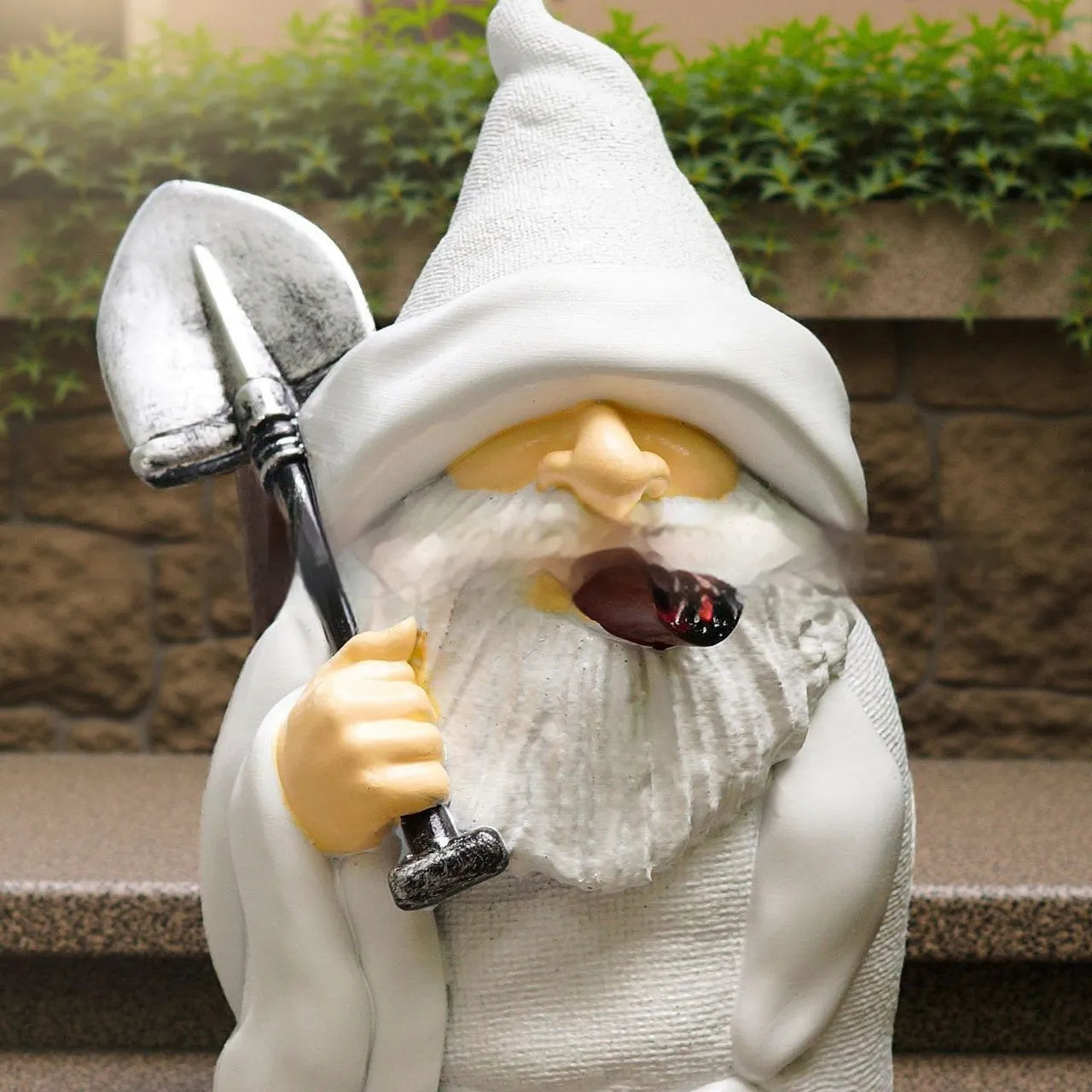 Resin smoking shovel dwarf Christmas ornament for garden decoration display