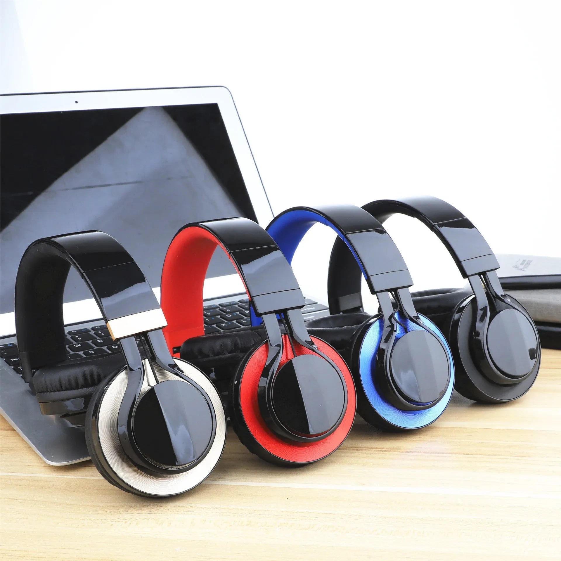 Wired head-mounted headphones with microphone and 1.5m cable for mobile phones