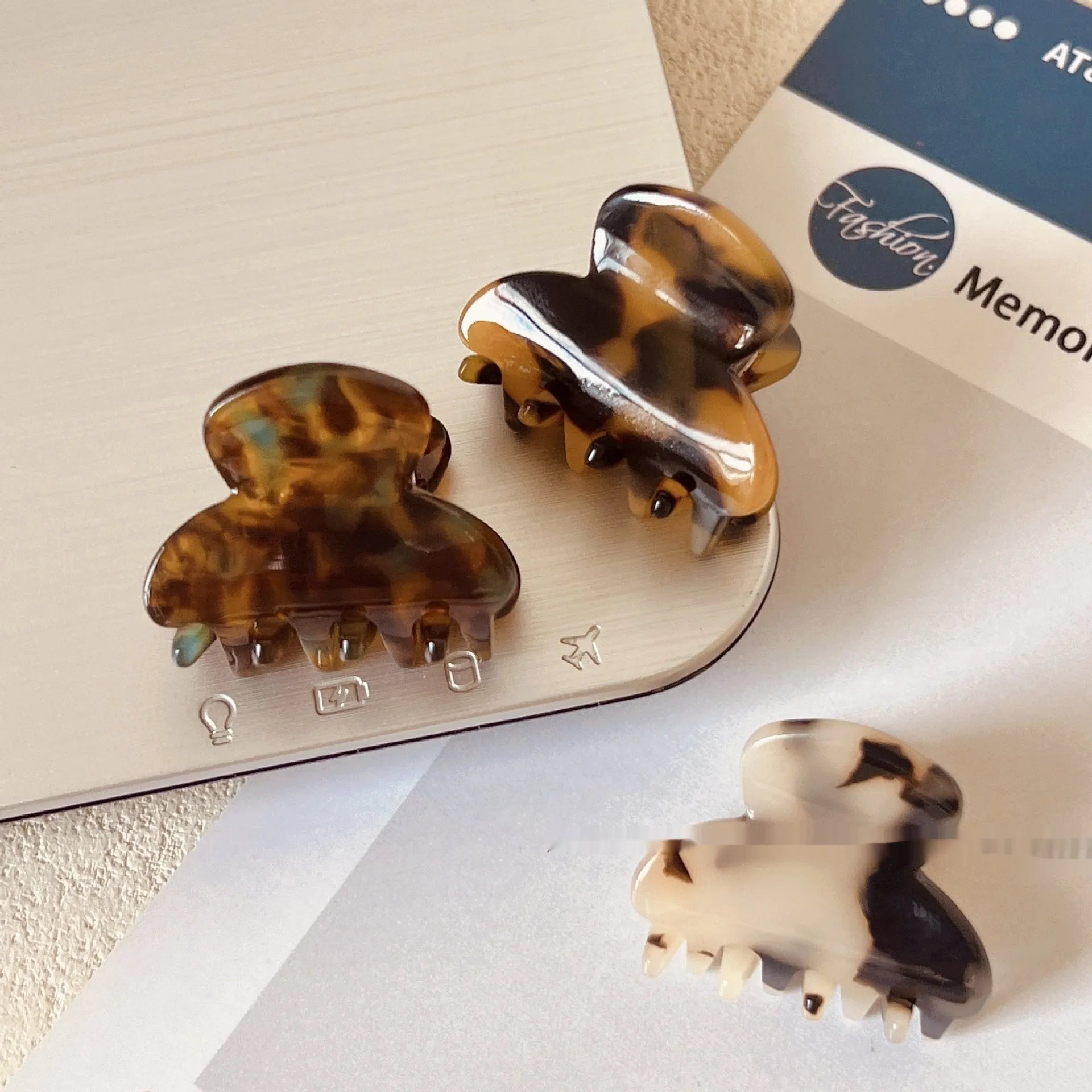 Mini acetate jaw clip hairpin in Amber colour for women back head use