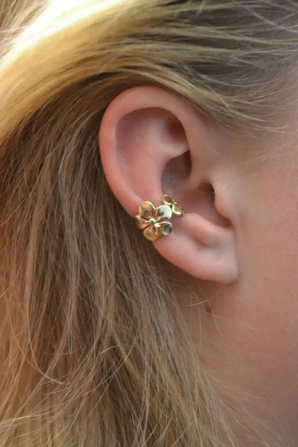 Gold electroplated women's earrings with starfish and scallop shell designs