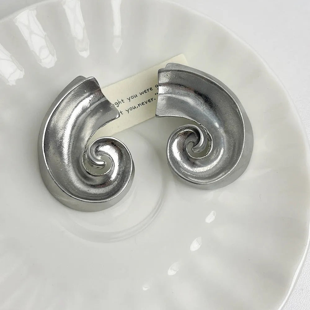 Geometric alloy ear studs with gold or silver electroplated finish, measuring 5cm with retro design