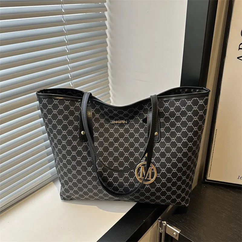 Western-style street trend shoulder bag in PU leather, shown in black with contrasting stitching.